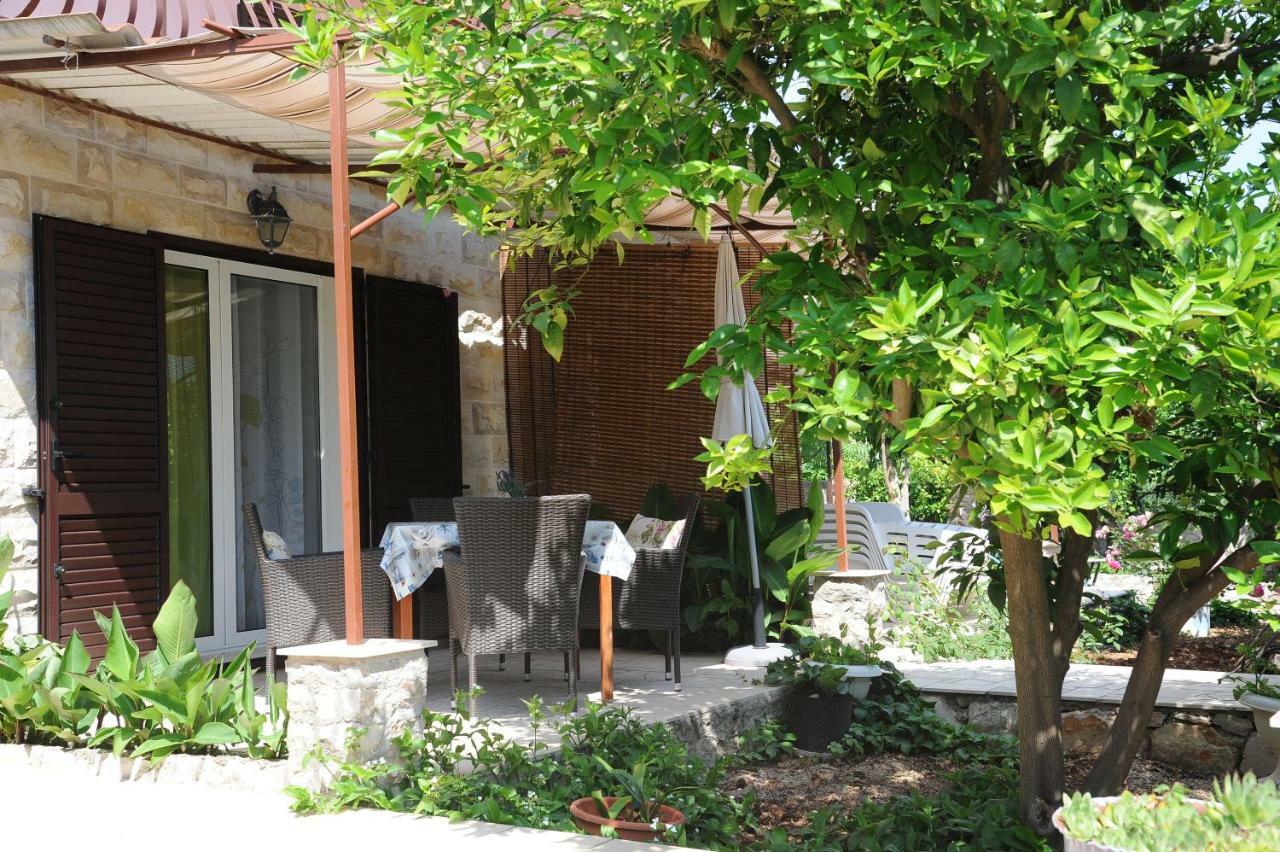 Apartments Marcela Stari Grad  Exterior photo